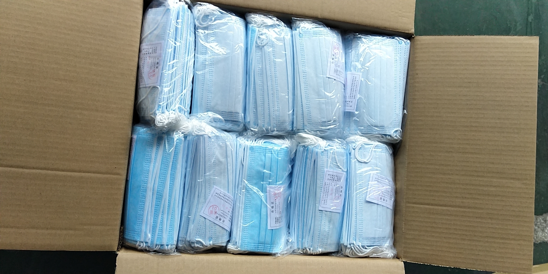 防疫物資出口，防護口罩出口人工檢驗放行現(xiàn)場圖；東勝物流